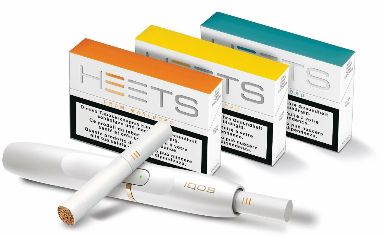 Визуальное сравнение упаковок и внешнего вида стиков HEETS для IQOS